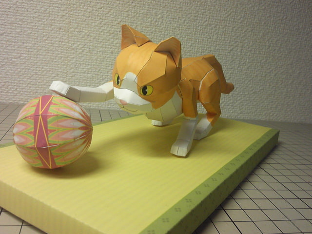 [ペーパークラフト] 猫と毬