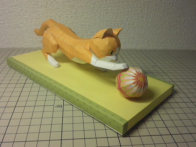 [ペーパークラフト] 猫と毬
