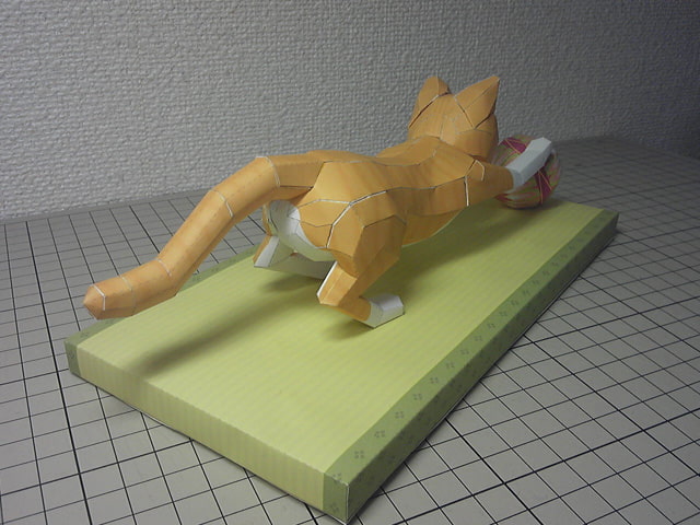 [ペーパークラフト] 猫と毬